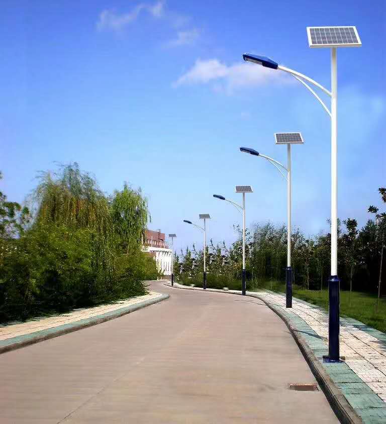 公園太陽(yáng)能路燈桿
