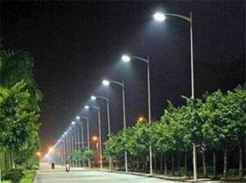 太陽(yáng)能路燈夜景